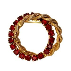 Vintage Retro 1950s Gold Tone Red Rhinestone Crystal Twisted Wreath Brooch